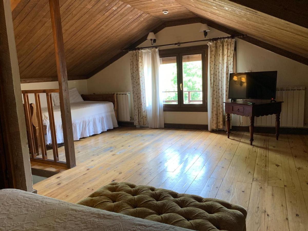 Hotel Charle Хака Экстерьер фото
