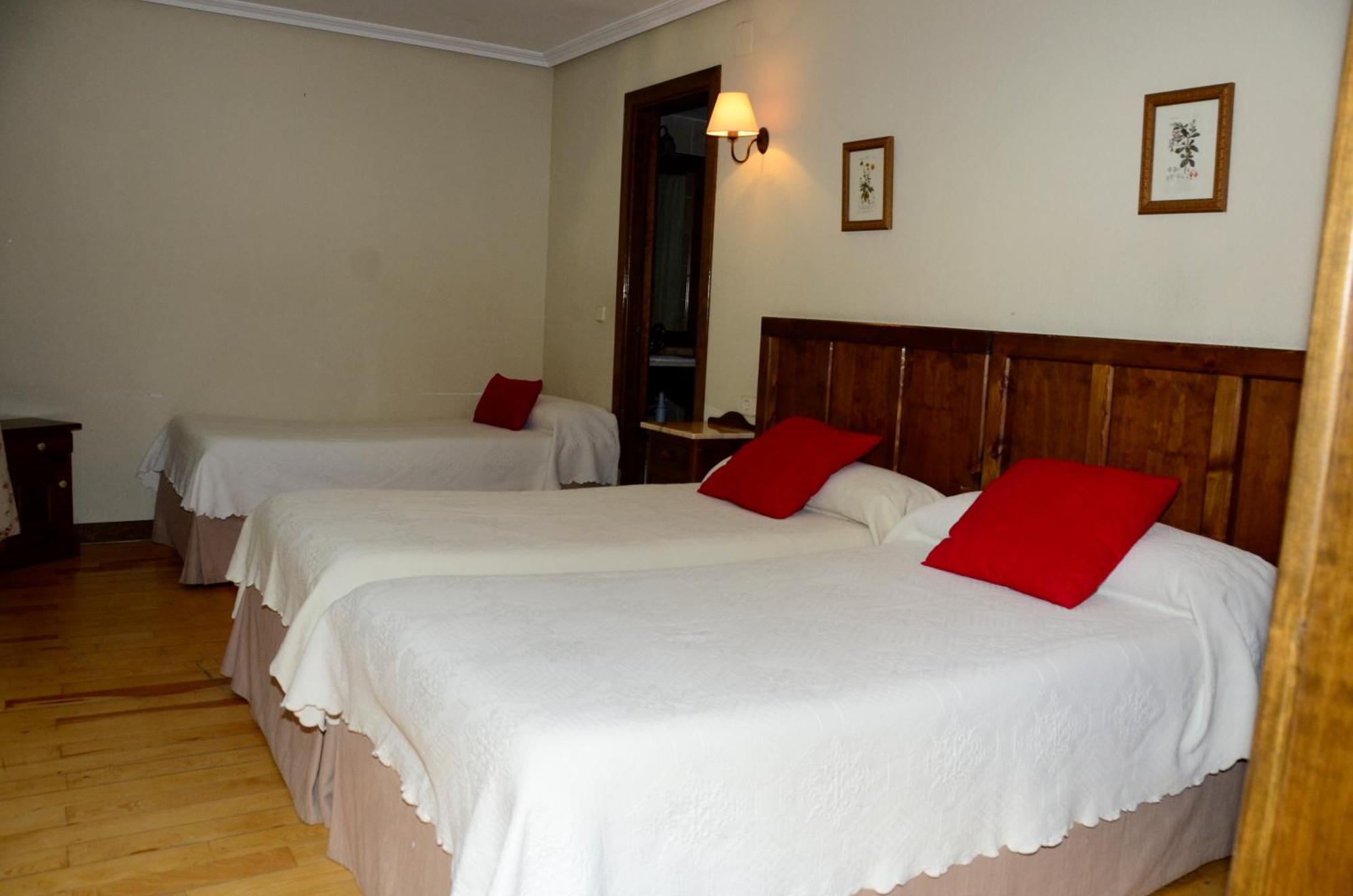 Hotel Charle Хака Номер фото